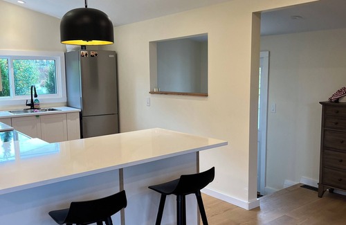 Collingwood House | Collingwood. Walk to the water. Hot Tub. Pet friendly. Short drive to Blue Mt.