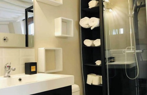 Quartier Vieux Marche-Cathedrale Apartment | Colombage" duplex apartment in Rouen's historic district
