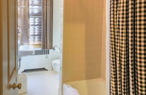 Williamsburg Hotel | Colonial Houses, an Official Colonial Williamsburg Hotel