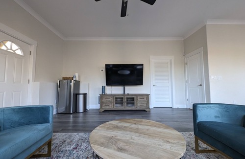 East Cobb House | Colony Suite - Bridgegate