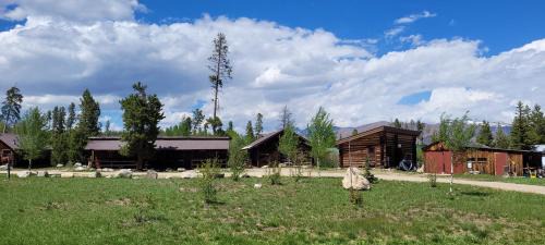 Grand Lake Resort | Colorado Cabin Adventure