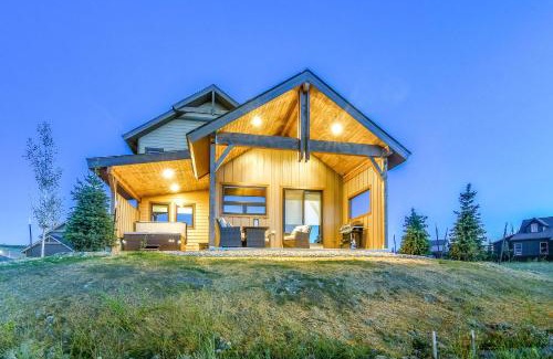 Grand Elk Ranch House | Colorado Home with Hot Tub! Close to Ski Resorts
