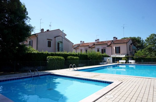 Porto Santa Margherita Villa | Colorful villa close to the sea