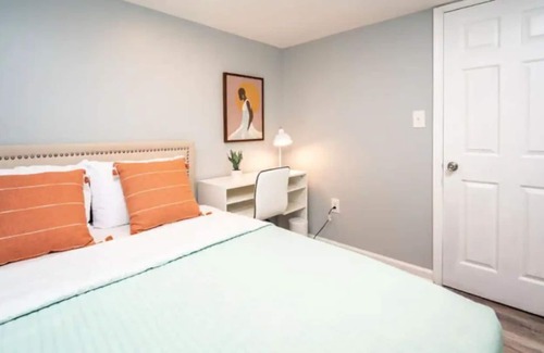 Northeast Apartment | ★Colorful & Charming DC Oasis ~ Patio ~ Workspace★