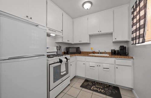 North Park Apartment | Colorful & Cozy Oasis: Walk Score 95/100, Free Pkg