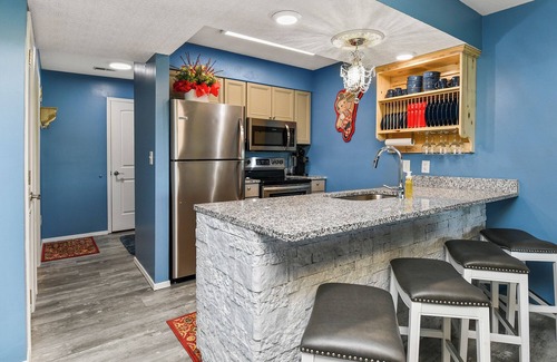 Branson West Apartment | Colorful, Fun-Filled Condo - 5 Minutes to SDC