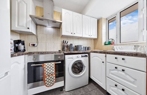 South Bermondsey House | Colourful & Spacious Central Ldn House - Sleeps 6