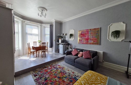 West Cliff Apartment | Colourful Studio