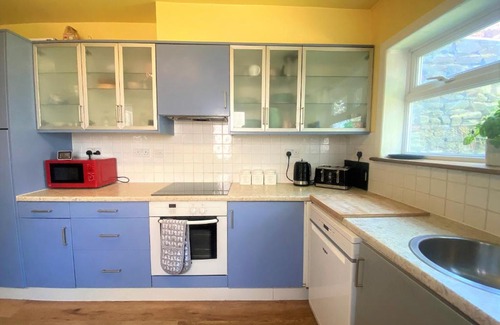 Southville House | Colourful vintage-styled home in lovely Southville