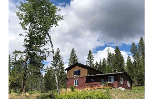 Eureka House | Colter Ridge, Two Bedroom Two Bathroom Cozy Cabin, Valley Views, Aveda Products