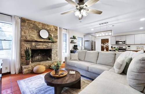 Bulverde House | Comal Cabin - A Birdy Vacation Rental