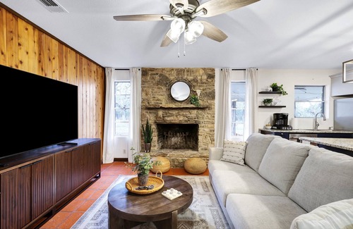 Bulverde House | Comal Cabin - A Birdy Vacation Rental