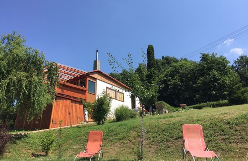 Kamenica nad Hronom Cottage | Come and Chill In.Our place is located on the hillside of Kovacovske Kopce