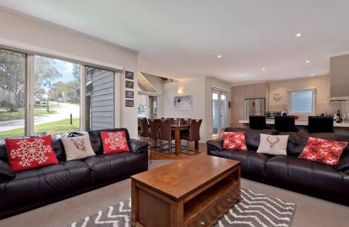 Dinner Plain Ski Chalet | Come by Chance