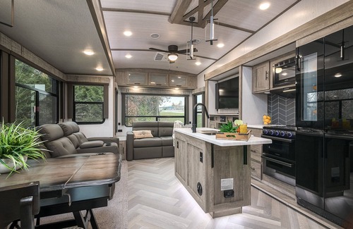 Oak House | Come, Glamp with us near the beaches of Gulf Shores, AL . 2022 Glen Luxury RV