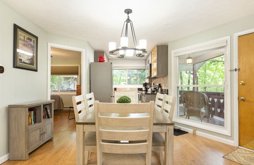 Kenilworth Ski Chalet | Come to Asheville! NEWLY REMODELED & Only 4 Mins to DT AVL, Dog Friendly, FP