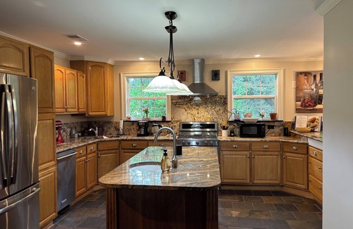 Ladson House | Come visit our “Sweet Retreat at the End of the Street” where you can relax!