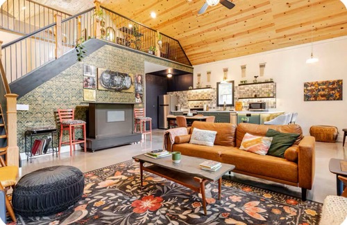 New Hope House | Come visit Whiskeys Hideaway, a beautiful getaway located In Bourbon country