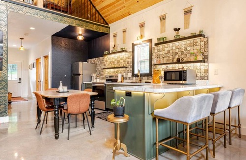 New Hope House | Come visit Whiskeys Hideaway, a beautiful getaway located In Bourbon country