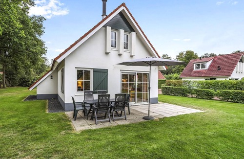 Enter House | Comfort 6-person bungalow in the holiday park Landal Landgoed De Elsgraven