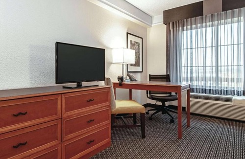 Guasti House | Comfort and Convenience! 2 Amazing Units, Minutes Away to iFLY Indoor Skydiving!