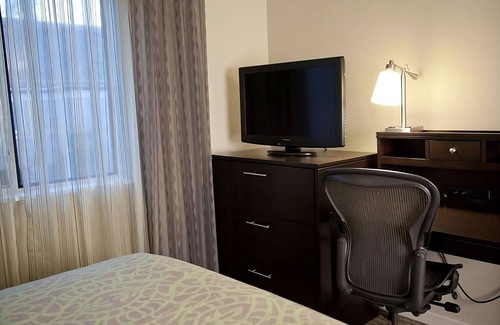 San Bruno Resort | Comfort and Relaxation! 2 Modern Units, Free Breakfast, Full Kitchen, Pool!