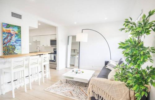 Bay Harbor Islands Apartment | Comfort and Style 2 Bed 1 bath 2 min to the Beach!