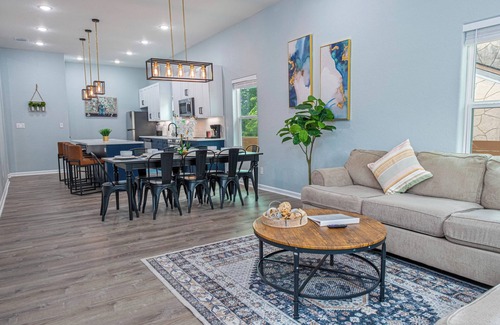 Historic Garderns Cottage | Comfort and Style 4br/3ba Near Riverwalk and Dtown