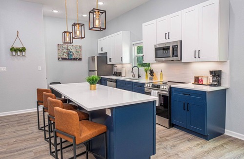 Historic Garderns Cottage | Comfort and Style 4br/3ba Near Riverwalk and Dtown