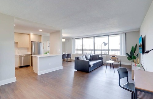 Crystal City Apartment | Comfort at Crystal City - Amazing Apartment W gym
