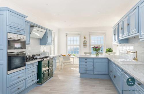 Weymouth Villa | Comfort Hill - Luxury hot tub sea views