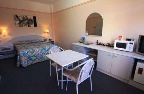 Broken Hill Hotel | Comfort Inn Crystal Broken Hill