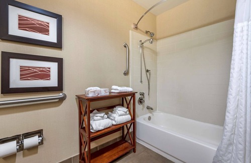 Bridgeport Hotel | Comfort Inn Louisville Southwest