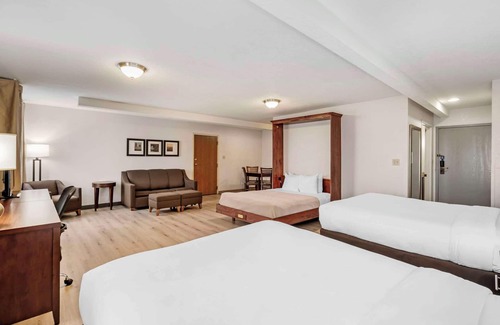 Bellville Hotel | Comfort Inn Splash Harbor