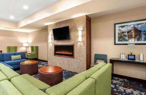 Ames Hotel | Comfort Inn & Suites Ames near ISU Campus