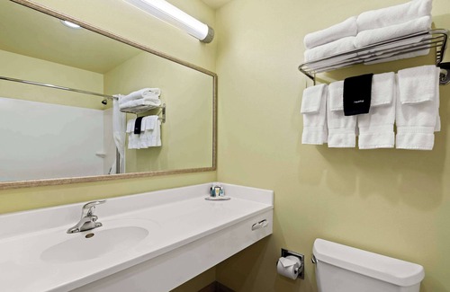 Creswell Hotel | Comfort Inn & Suites Creswell