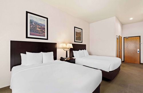 Creswell Hotel | Comfort Inn & Suites Creswell