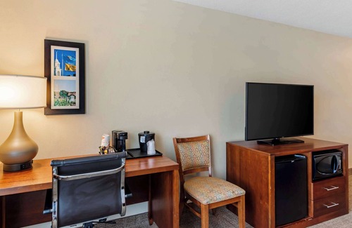 Dover Hotel | Comfort Inn & Suites Dover near Speedway