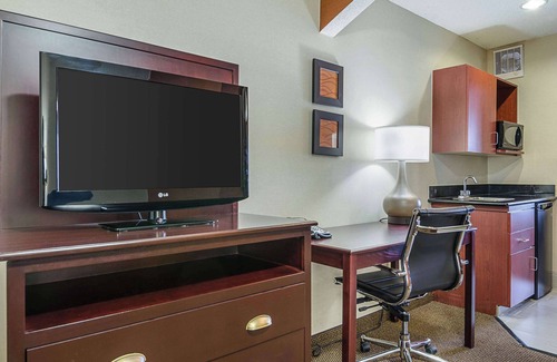Hutchinson Hotel | Comfort Inn & Suites Hutchinson