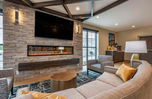 Westside Hotel | Comfort Inn & Suites Jacksonville - Orange Park Near Naval Air Station