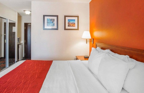 Banff Trail Hotel | Comfort Inn & Suites University