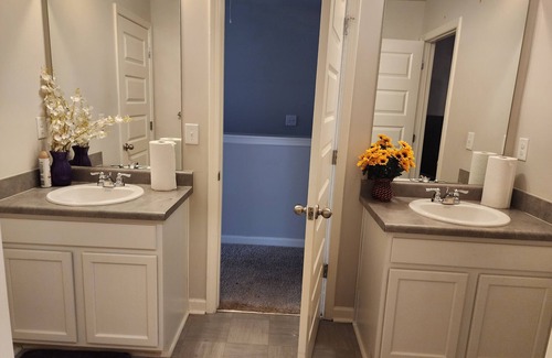 McDonough House | Comfort lodgings with peace of mind, many attractions and great place to stay