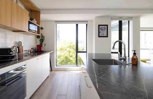 Te Aro Apartment | Comfort Meets Flexibility | 1BR + Studio + Parking