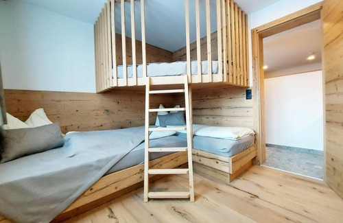 Dorfgastein Bed & Breakfast | Comfort multi-bed room, bath, WC, 1 bedroom - Walcher, Gasthof