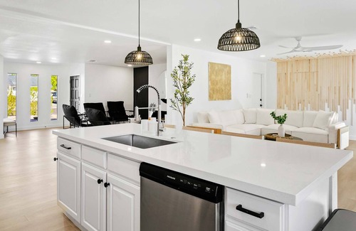 Raskin Estates House | Comfort | Remodeled+Modern+3 br+office+KingBeds