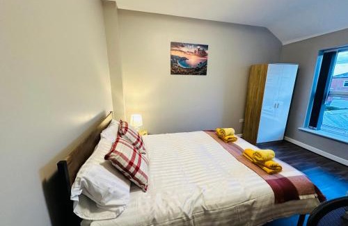 Ashton-under-Lyne House | Comfort Suite in Manchester