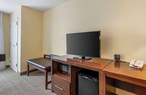 Lincoln Hotel | Comfort Suites East Lincoln - Mall Area
