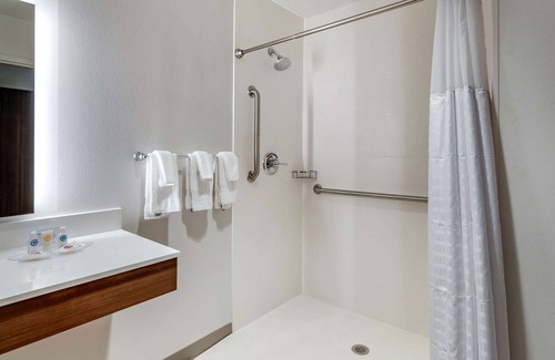 Grandview Hotel | Comfort Suites Grandview - Kansas City
