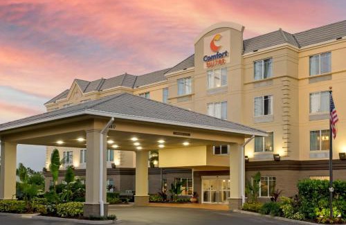 Florida Center Hotel | Comfort Suites Near Universal Orlando Resort