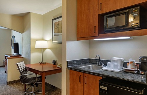 Park Central Hotel | Comfort Suites North Dallas